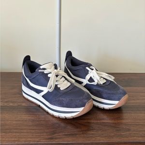 Steve Madden Caroline Navy 7.0